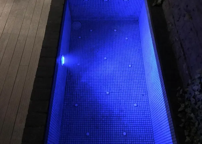 Pequeno Alojamiento Con Mini Piscina - No Climatizada